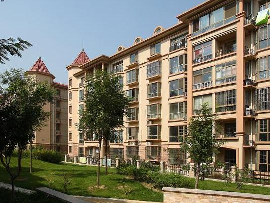 天子庄园四期位于廊坊市燕郊福成五期公交总站,由三河市京郊房地产