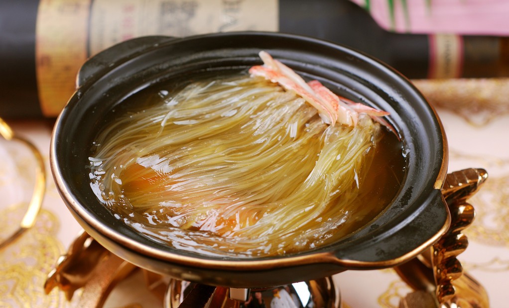 鱼翅与 a target="_blank" href="/item/燕窝/94799" data-lemmaid="