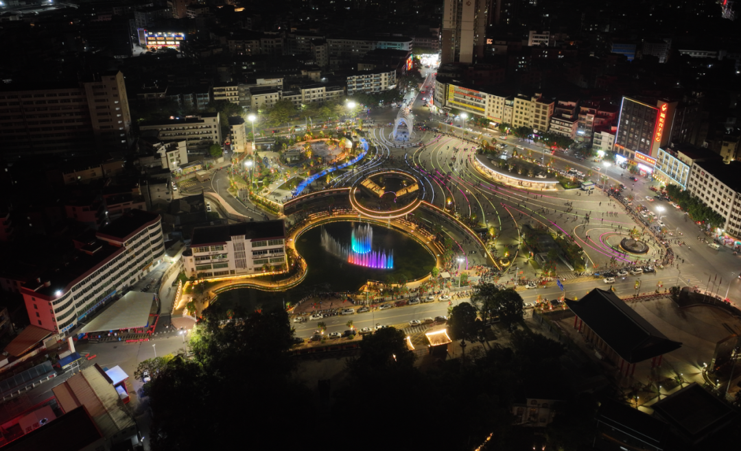 罗城街道,隶属于广东省云浮市 a target="_blank" href="/item/罗定市