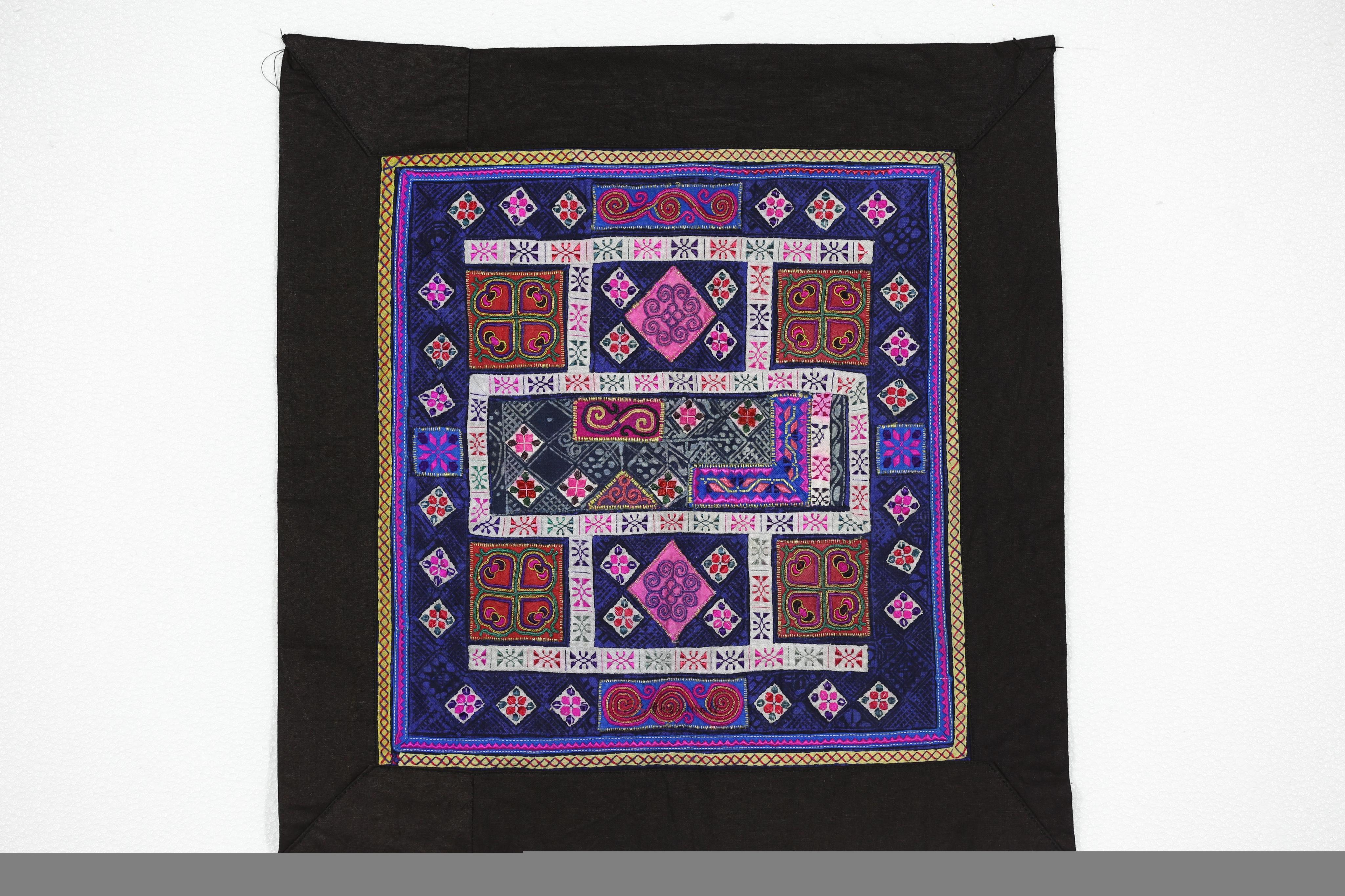 当代贵定苗族卷草纹锁绣绣片