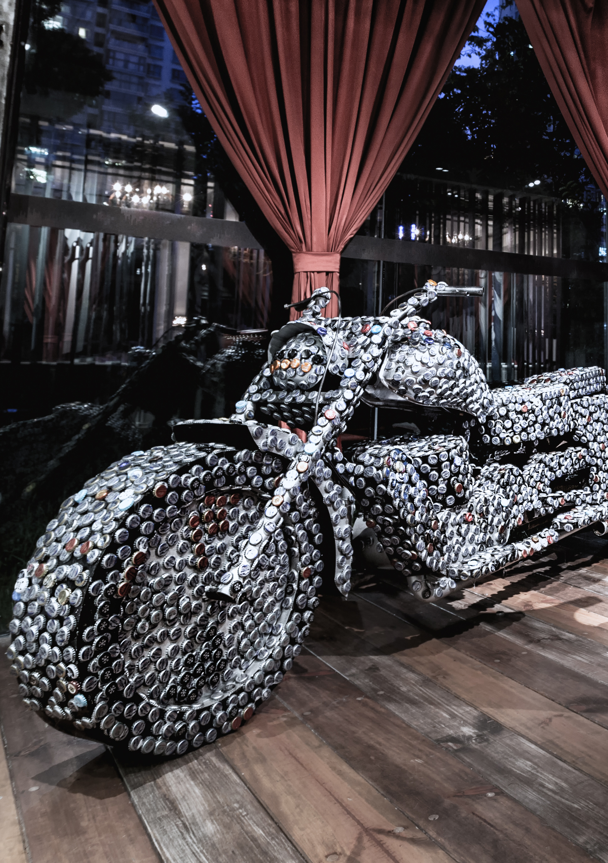  p data-id="gnau6k27eh">李路,女,深圳李路设计有限公司创始人.