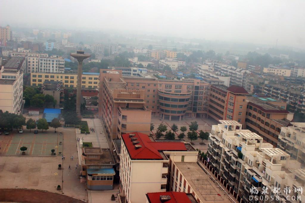  p>安徽省临泉第一中学简称临泉一中,建校于1939年,迄今已有八十多年