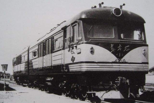 东方红1型内燃机车