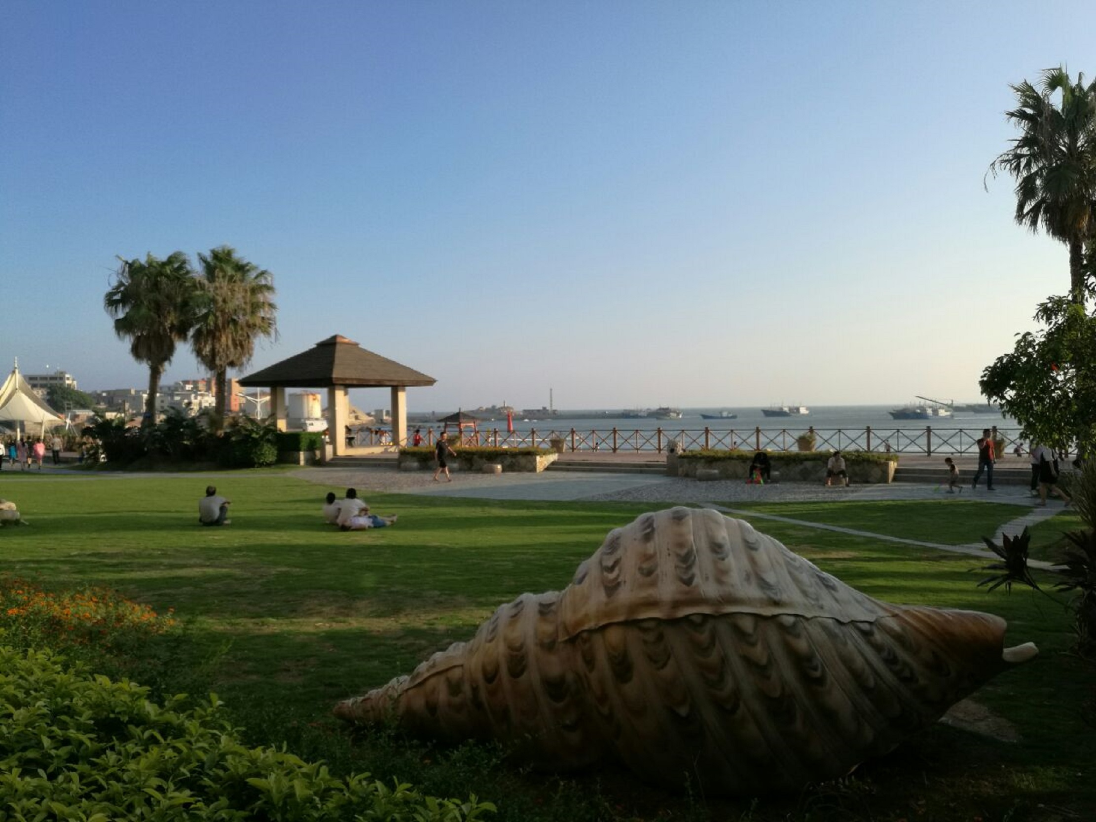  p>西沙湾是福建省泉州市惠安县 a target="_blank" href="/item/崇武