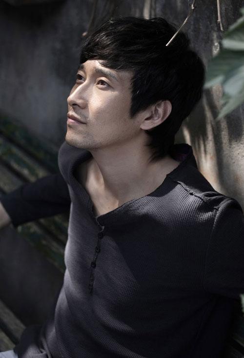 awot3rd">满江,1973年1月9日出生于中国北京市,中国内地流行乐男歌手