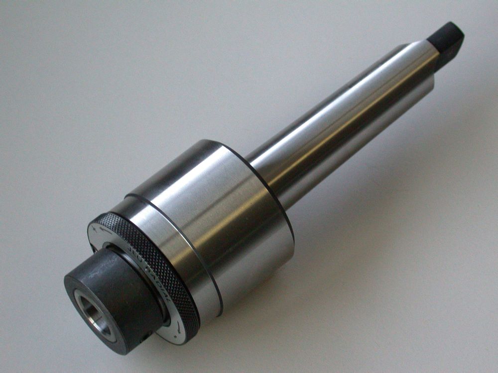 浮动铰刀刀柄采用一种特殊设计的机构,使得刀柄可以在平行于轴向内