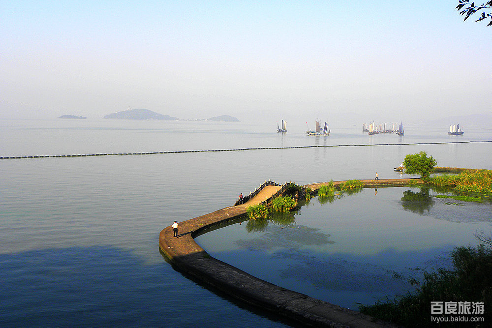id="2395245">无锡市 /a>滨湖区鼋渚路1号,横卧太湖西北岸的一个半岛