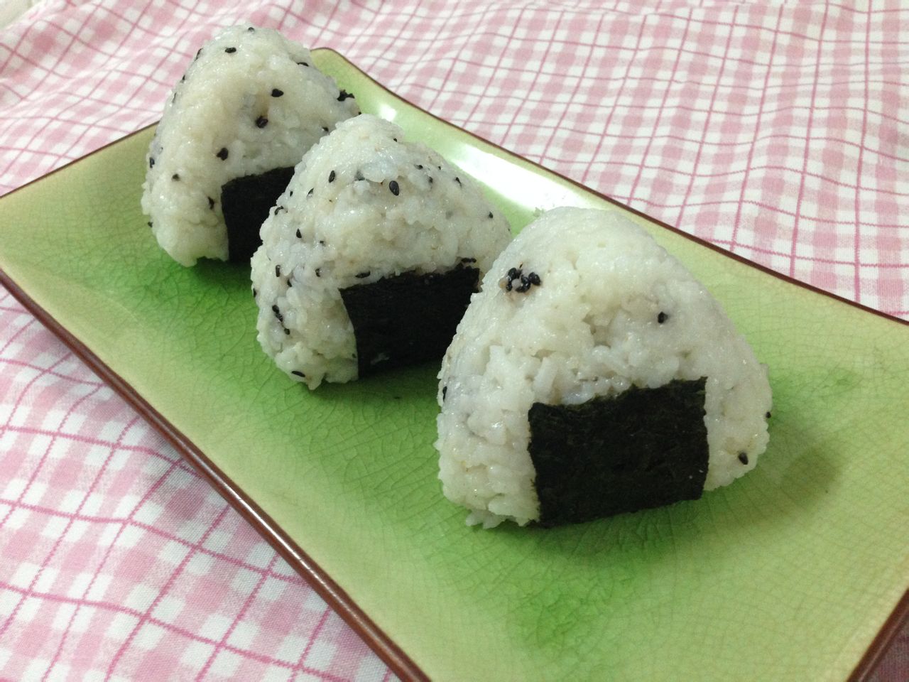 紫菜芝麻饭团