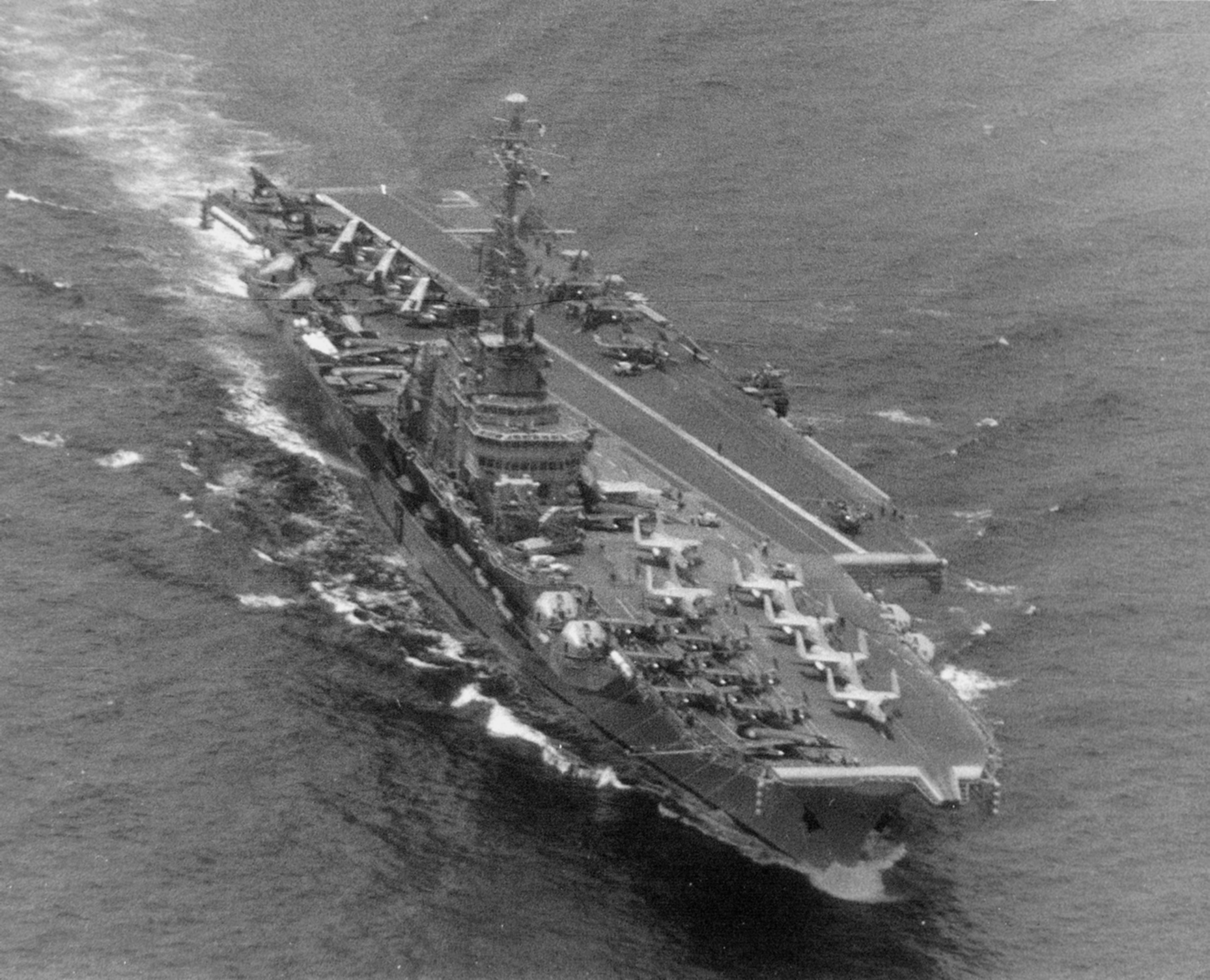 carrier,又名:克莱蒙梭级或克里蒙梭级),是法国海军隶下的一型