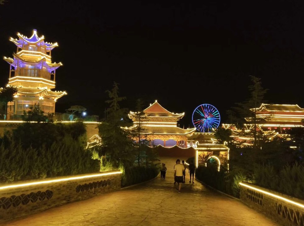 依托始于先秦时期的彭阳邮驿(站)和秦汉时期的彭阳(县)古城旧址修建