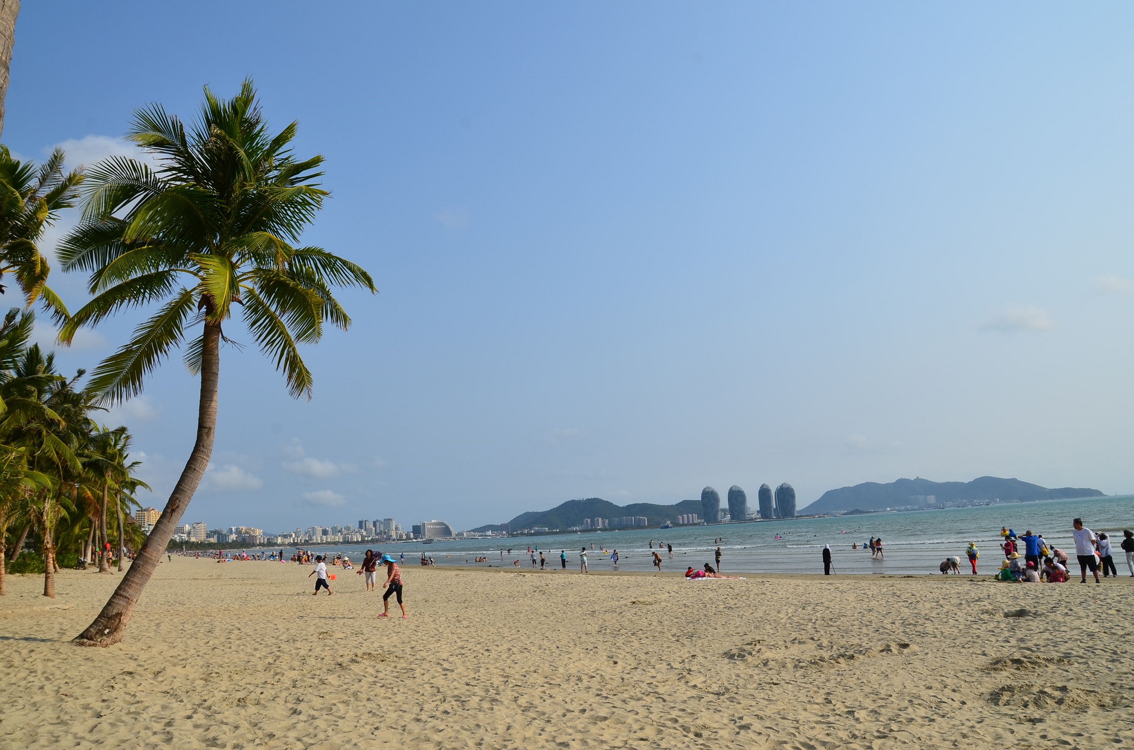  p>椰梦长廊是环 a target="_blank" href="/item/三亚湾">三亚湾 /a>