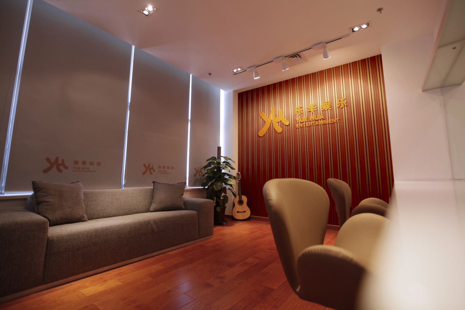  a target="_blank" href="/item/乐华娱乐/2886706" data-lemmaid="