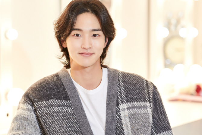 6lrub">张东润(jang dong yoon),1992年7月12日出生于韩国大邱广域市