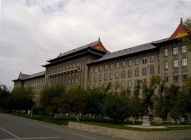  p>哈尔滨工程大学船舶工程学院,位于黑龙江省哈尔滨市,是哈尔滨工程