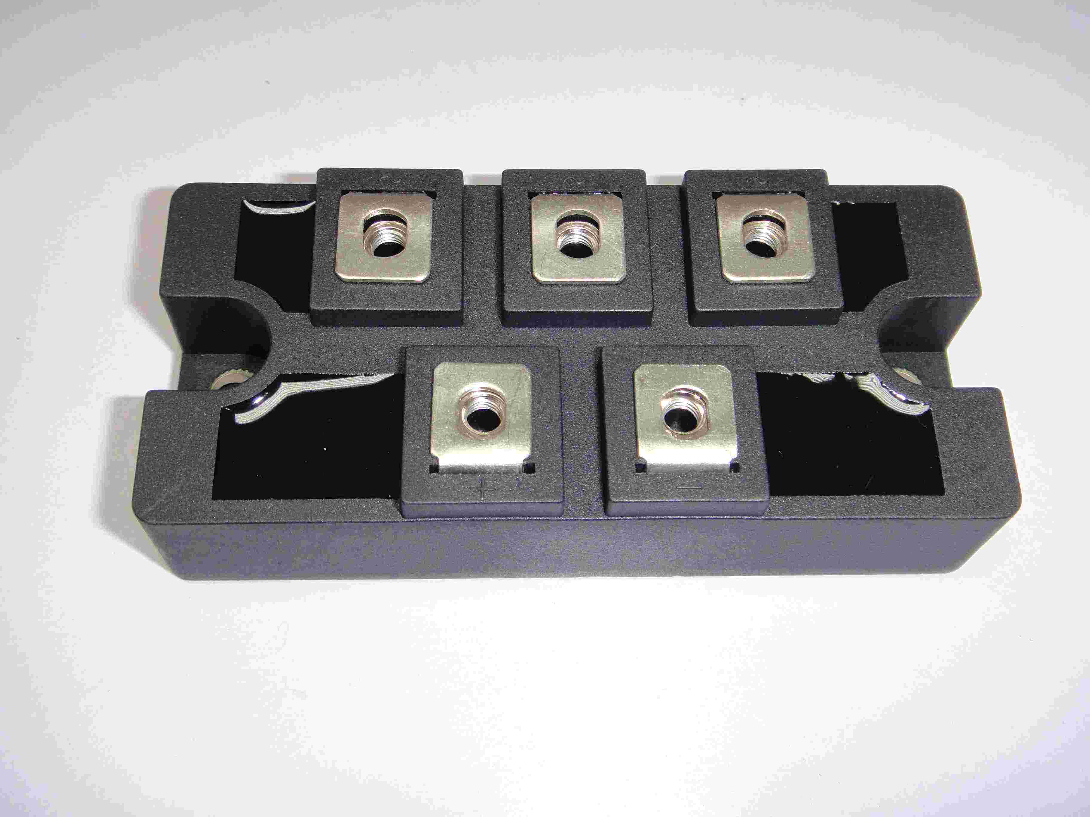  p>三相整流桥是将数个 a target="_blank" href="/item/整流管