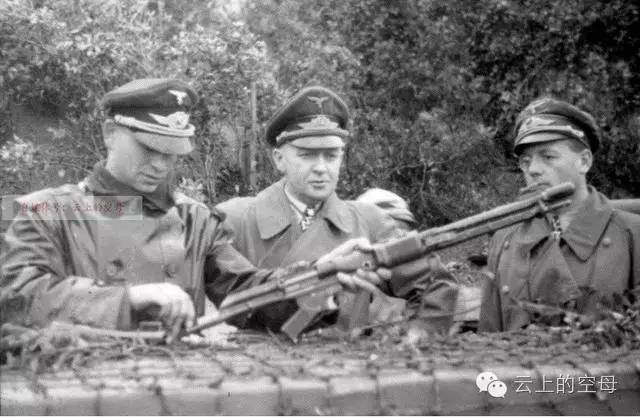 被誉为二战最前卫武器之一，替代机枪的伞兵步枪_百科TA说