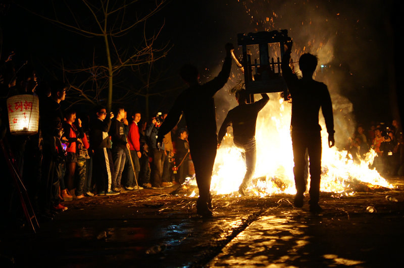 玉窖(yùjiào) 位于广东省汕头市潮阳区区中心西北27公里处,属贵屿镇