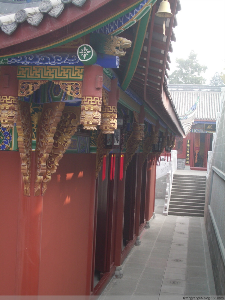  p data-id="gnfeqnqxoi">《下岩寺》位于重庆市云阳县龙脊岭公园的