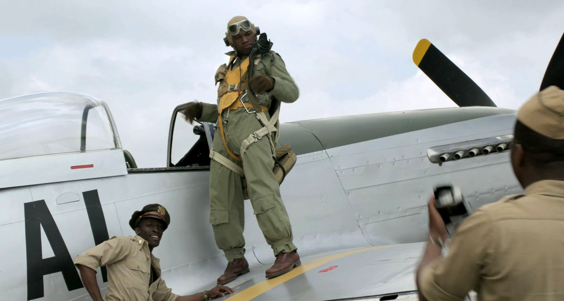  p>《红色机尾》是由美国卢卡斯电影有限公司出品的动作战斗片,由 a