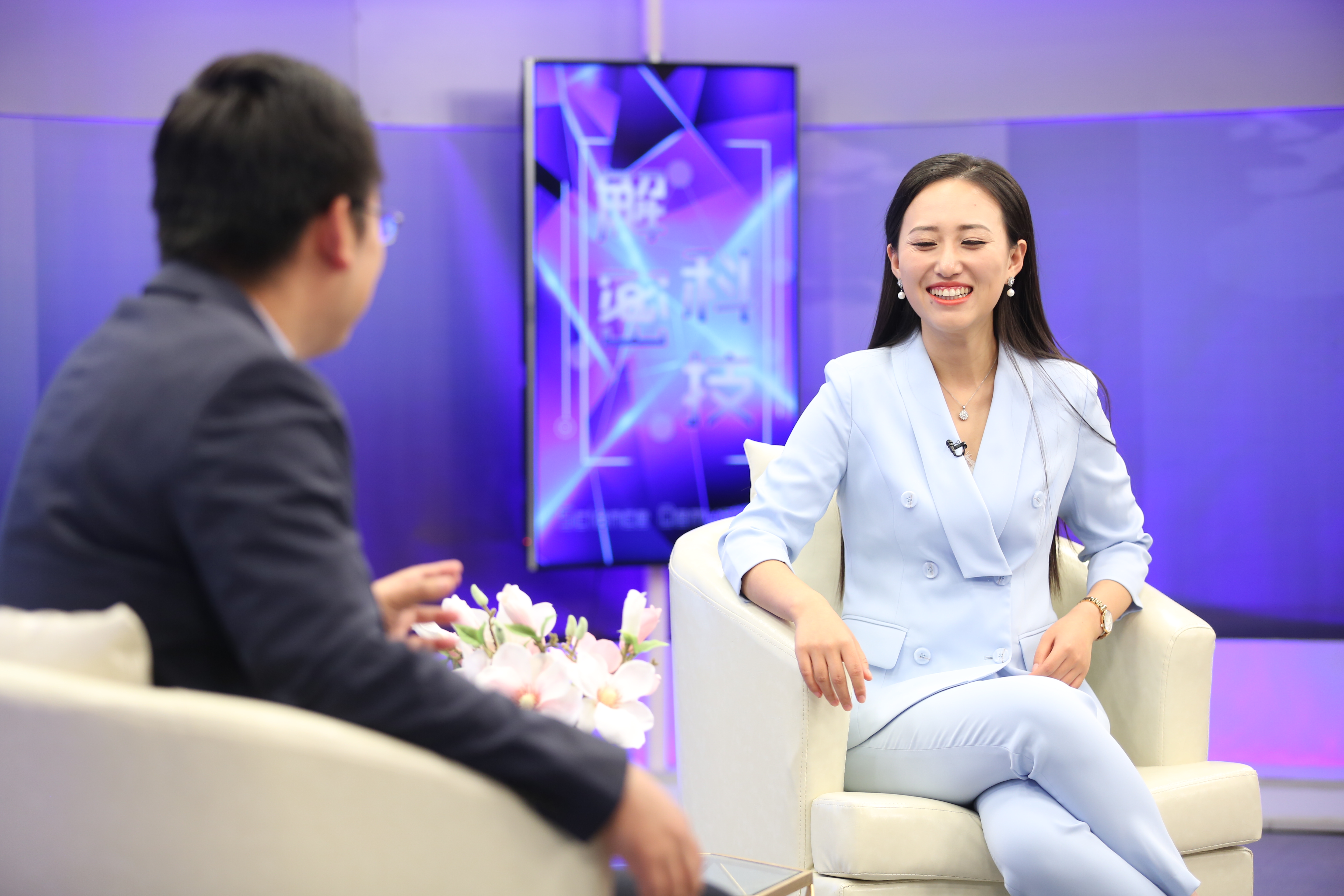  p>《解密科技》栏目是中国首档科技创新名人访谈节目,以捕捉我们身边