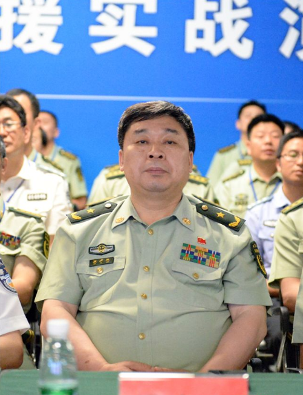 1月生,江苏姜堰人,1979年11月入伍,中共党员,研究生学历,武警少将警衔