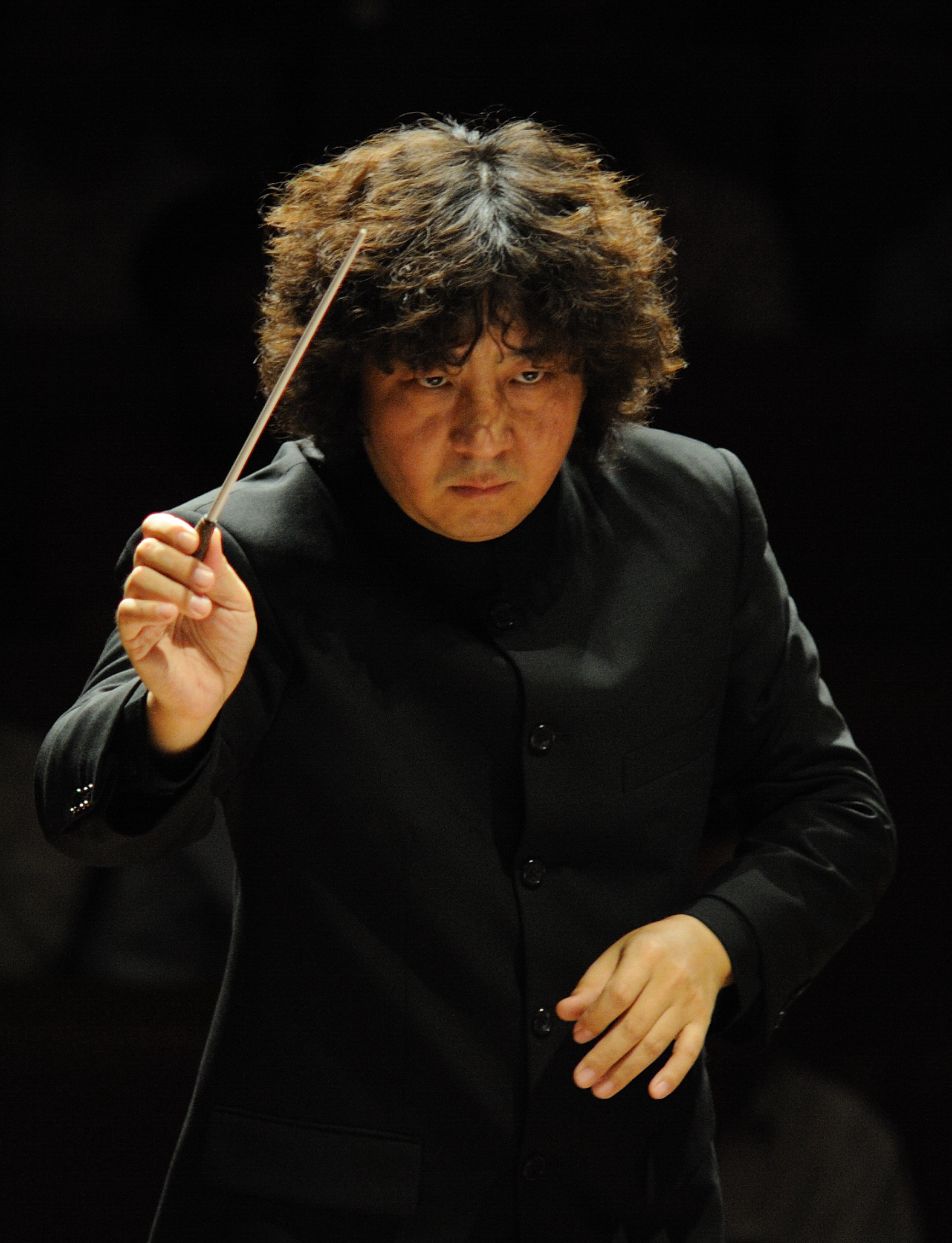 河北;国家级交响乐指挥家,广州歌剧院珠江交响乐团艺术总监及首席指挥