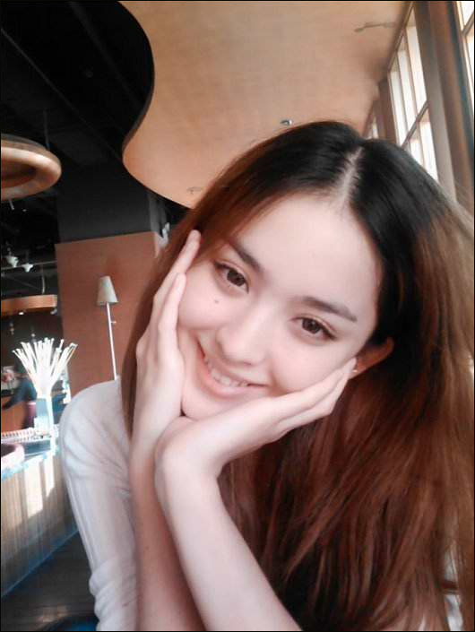  p>古力娜扎(gulnazar),1992年5月2日出生于新疆乌鲁木齐市,中国内地