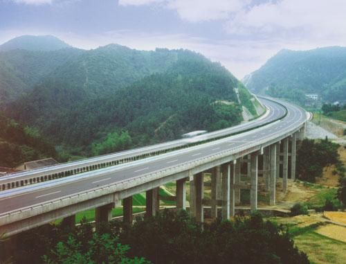  p data-id="gnaoypkro6">潭邵高速公路是国家重点规划的"五纵七横" a