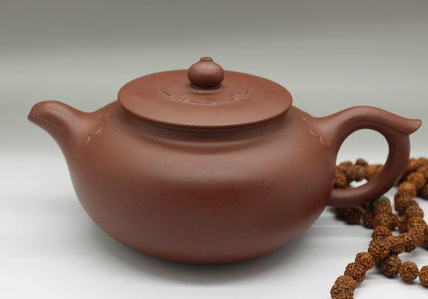 级工艺美术师 ,优秀青年陶艺家,江苏省陶瓷协会会员,国际紫砂协会理事