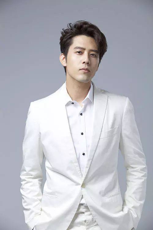  p>胡宇威(george hu),原名胡宇崴,1982年7月24