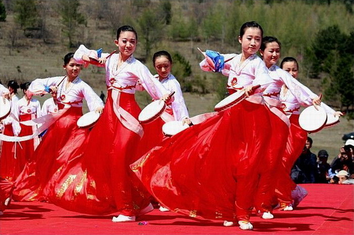 族 /a>是中国的一个 a href="#" data-lemmaid="117663">少数民族 /a>