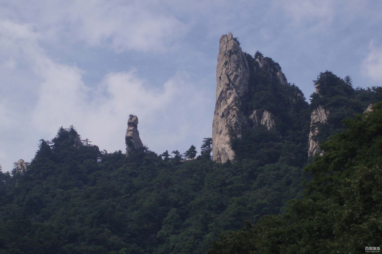  p>尧山,又称石人山,位于河南省平顶山市鲁山县西部,地处伏牛山东段.