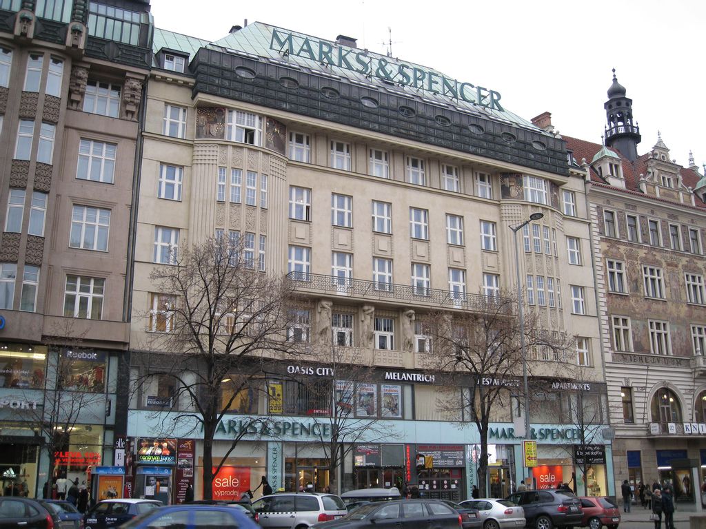 2">玛莎百货 (marks&spencer,简称:m&s) 是英国最大的跨国 a