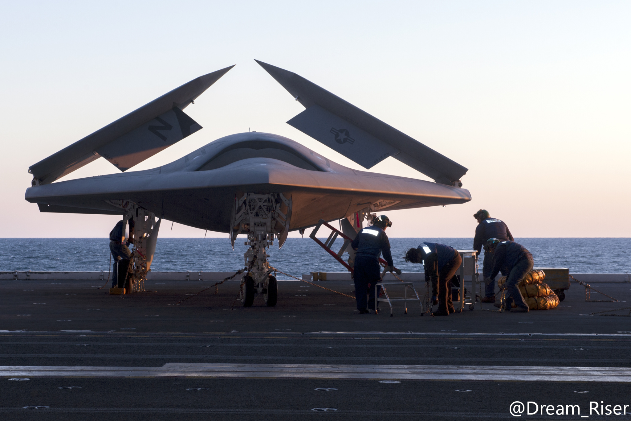 x-47b无尾攻击型无人机