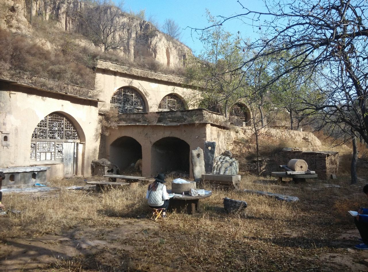  p data-id="gnzlgdawqa">郭家沟写生基地,又称陕北郭家沟黄土风情