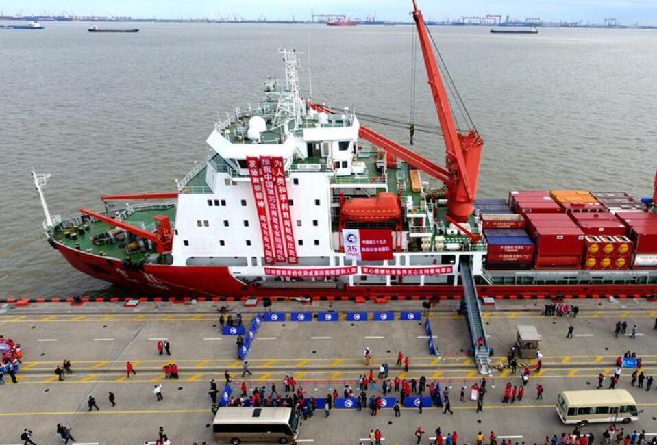 中国"雪龙"号科考船