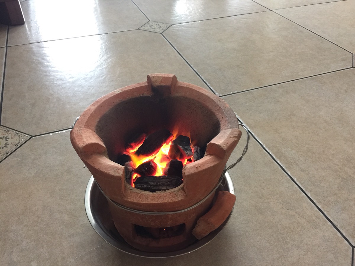  p data-id="gnvh6cnojh">火炉是供取暖和炊事用的炉子.