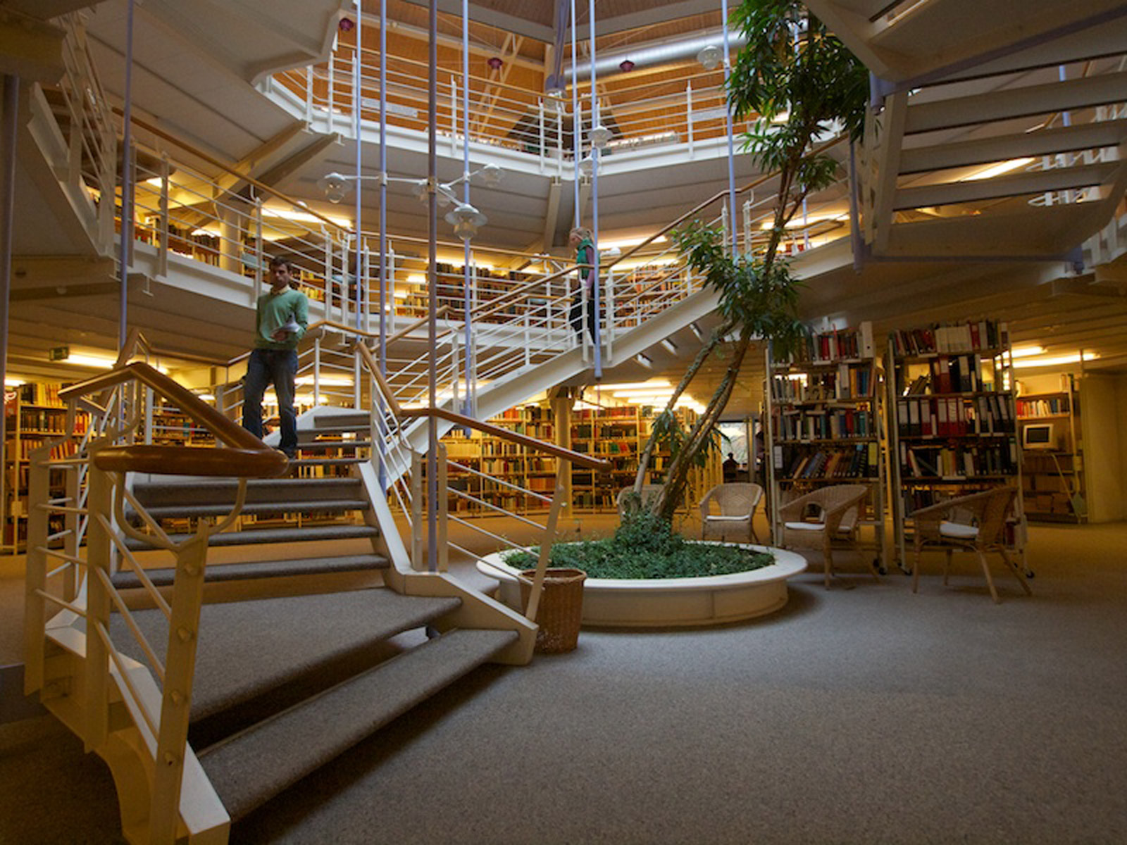  p>艾伯哈特-卡尔斯-图宾根大学(拉丁文:universitas eberhardina