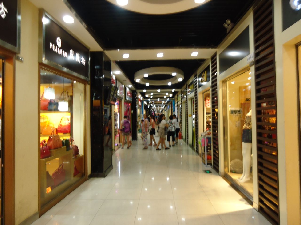  p>金满地地下商业步行街,也称为长沙市黄兴北路平战结合人防工程项目