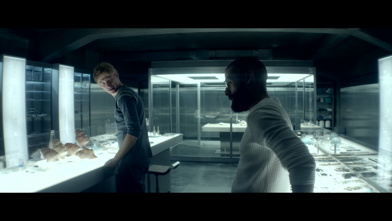  p>《机械姬》( i>ex machina /i>)是由 a target="_blank" href="