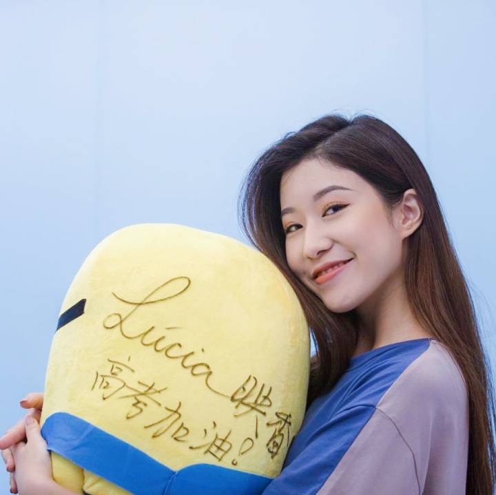  p>吴映香,1999年11月21日出生于巴西圣保罗,巴西籍华裔流行乐女歌手