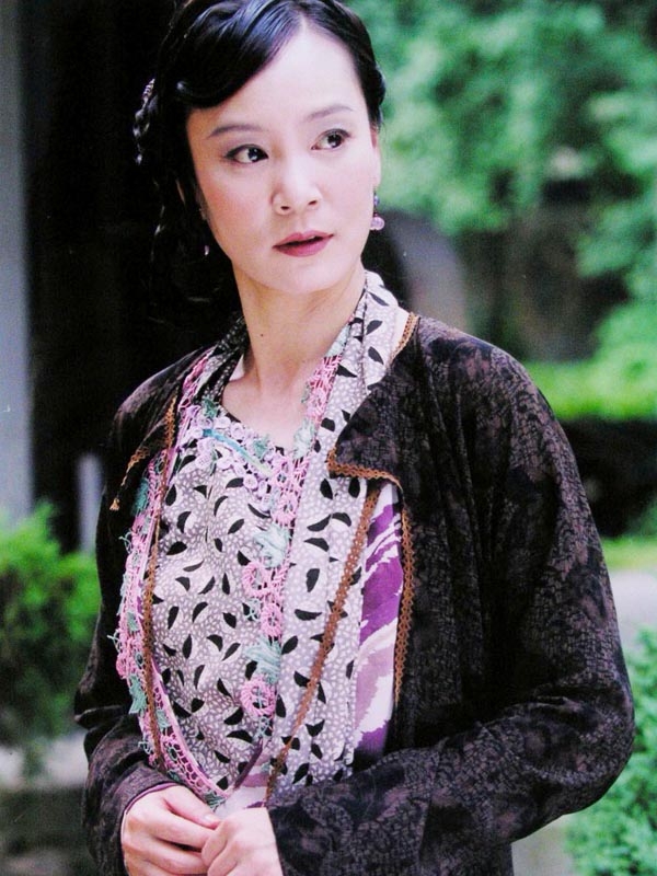 刘雪华,1959年11月12日出生于北京,5岁随家人迁往香港,中国香港女演员