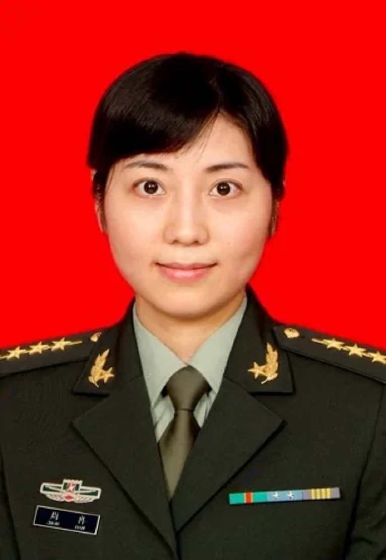  p> b>周 冉, /b>女 ,1982年10月出生,上尉军衔, a target="_blank"