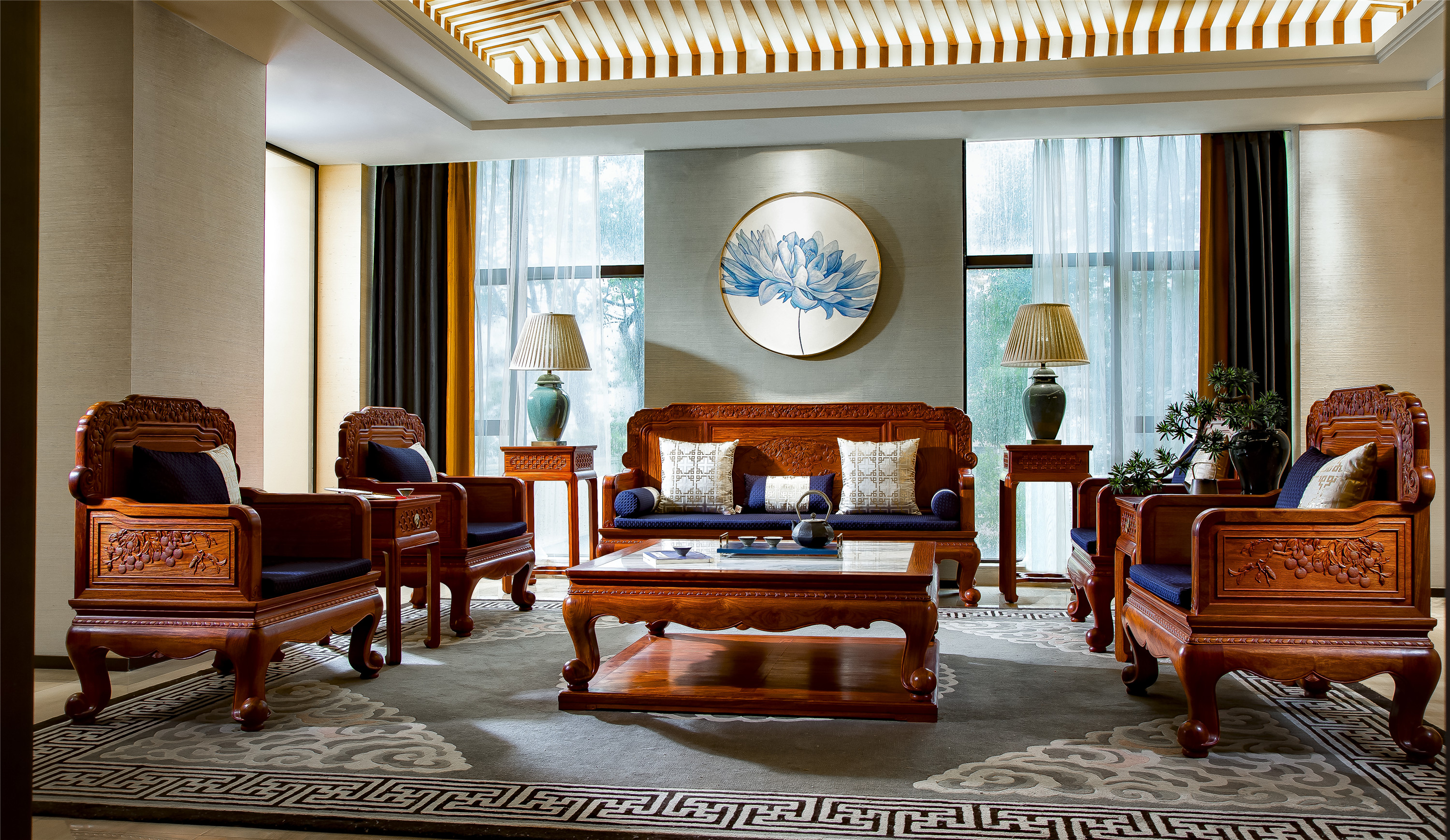 创立"国寿红木,世外桃源,国寿制器"三大自主品牌,涵盖新古典,新中式