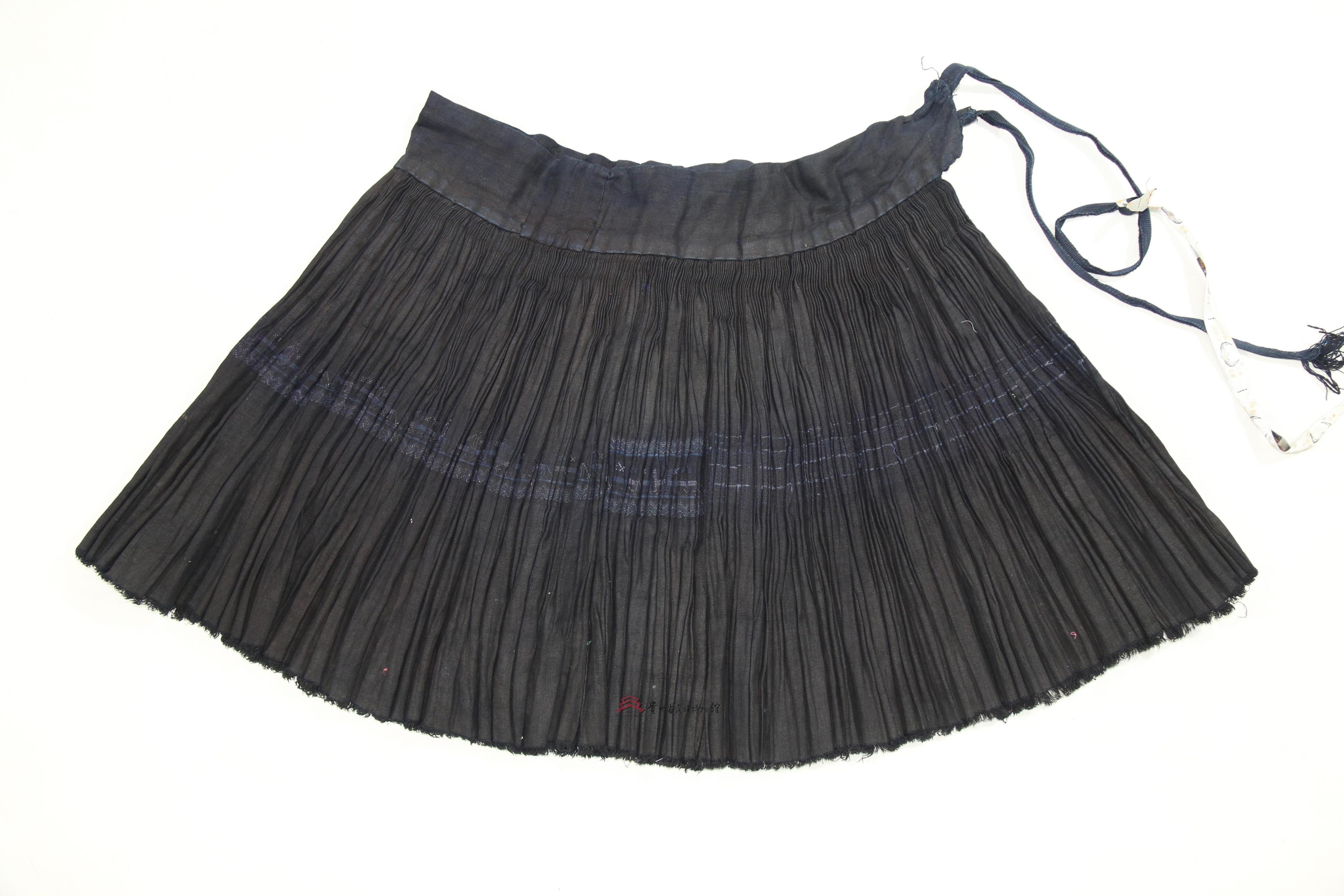 民国剑河苗族蓝靛染挑花人骑马纹百褶裙