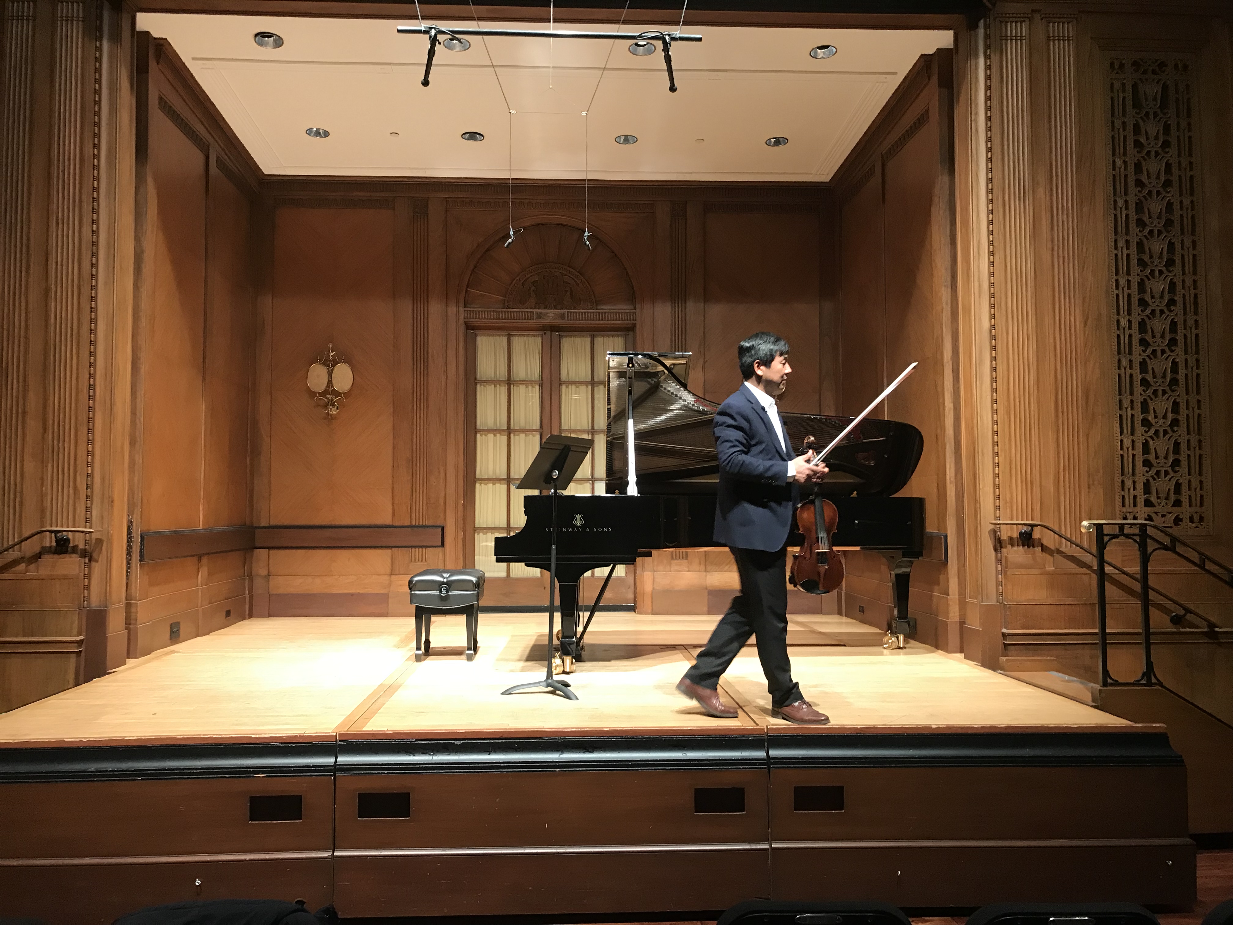 上海音乐学院中提琴教授,博士生导师,美国 a