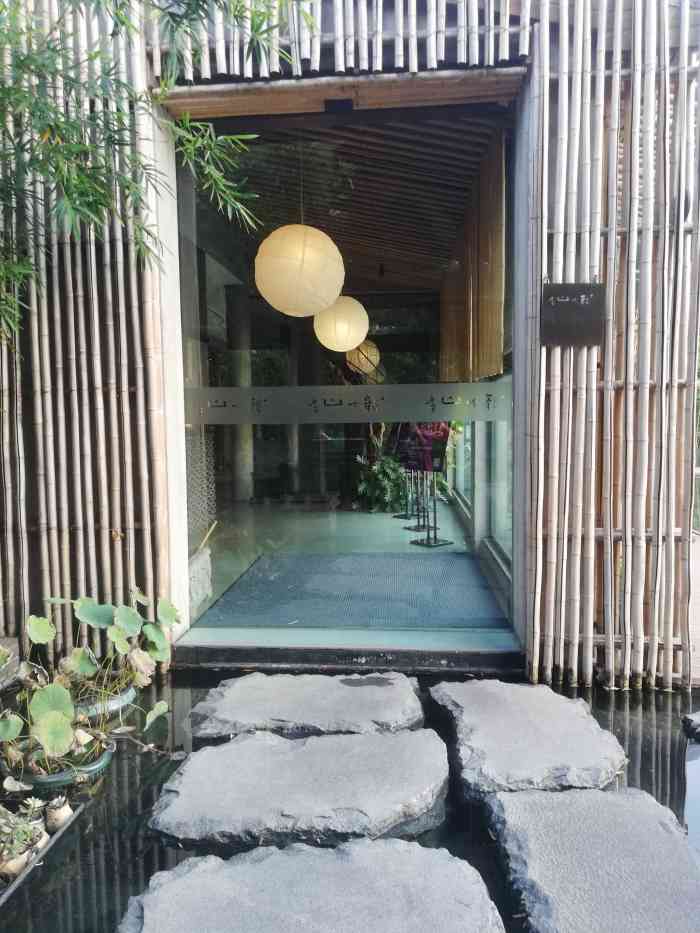  p>龙吟山房是一家位于江苏省南京市江宁区神风路888号(青龙山庄内)的