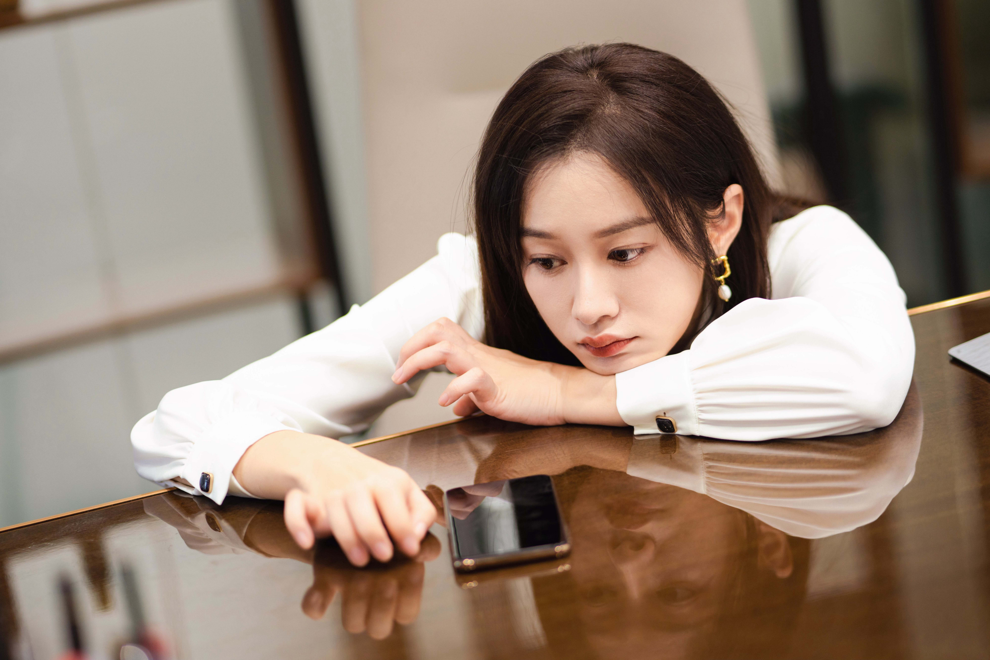 5lpkpn">夏天,是网络电视剧《以爱为契》中的角色,由演员陆妍淇饰演