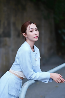 黄嘉雯照片