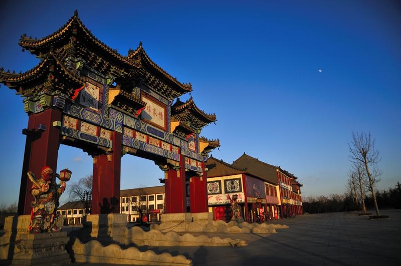  p>杨家埠民俗文化古村,建于1986年5月,园内设风筝厂,民俗馆,年画馆